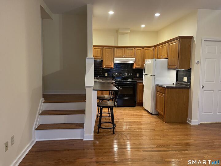 Property Photo:  80 Grassy Plain Street 4  CT 06801 