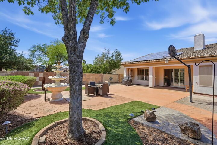 Property Photo: 7693 W Sunlark Way AZ 85743
