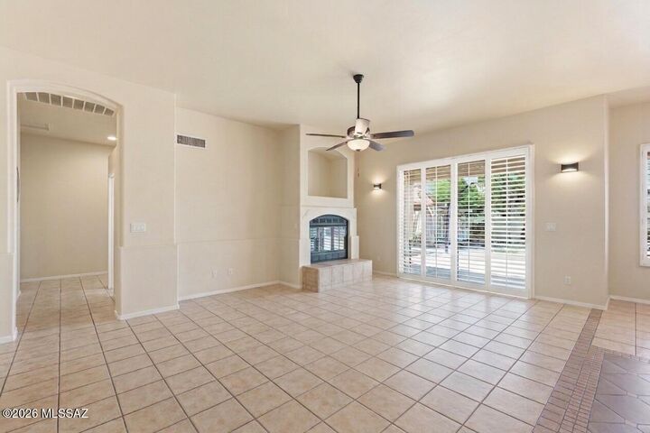 Property Photo: 7693 W Sunlark Way AZ 85743