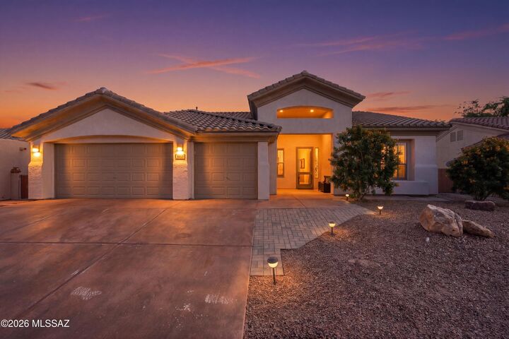 Property Photo: 7693 W Sunlark Way AZ 85743