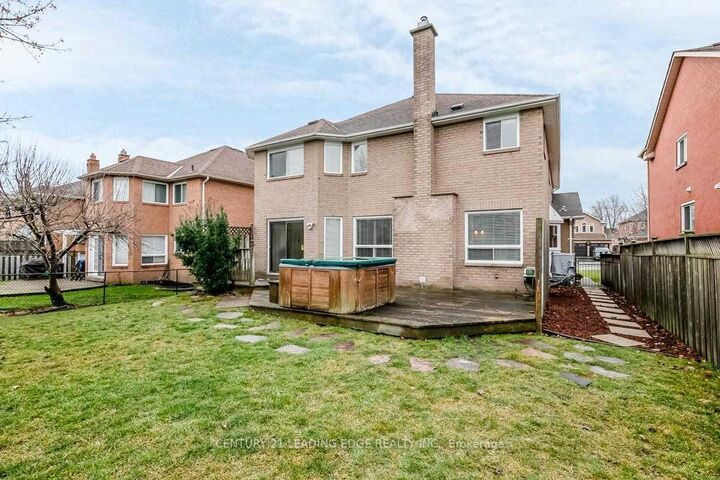 Property Photo:  90 Cityview Circle  ON L4N 7V2 