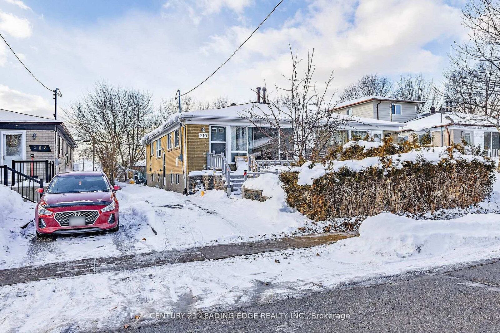 Property Photo:  210 Linden Avenue  ON M1K 3H8 