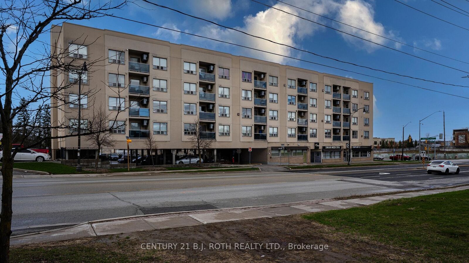 Property Photo:  160 Wellington Street E 411  ON L4G 1J3 