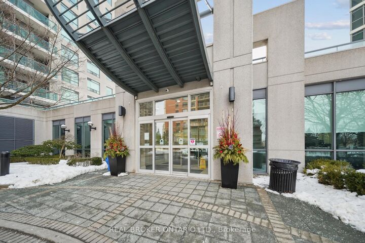 28 Harrison Garden Boulevard 808 — photo 1