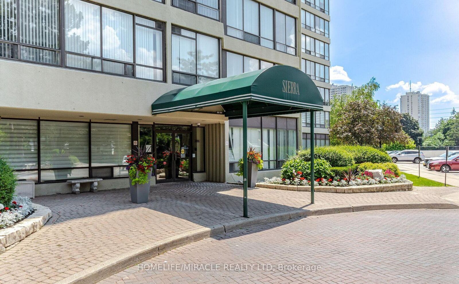 Property Photo: 26 Hanover Road 401 ON L6S 4T2