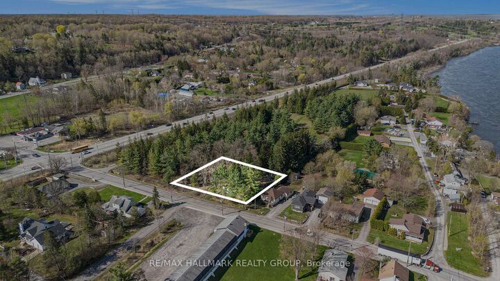 Property Photo:  942 Cameron Street  ON K4C 1C6 