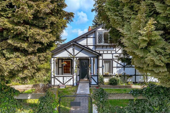 Property Photo: 824 Ellery St BC V9A 4R7