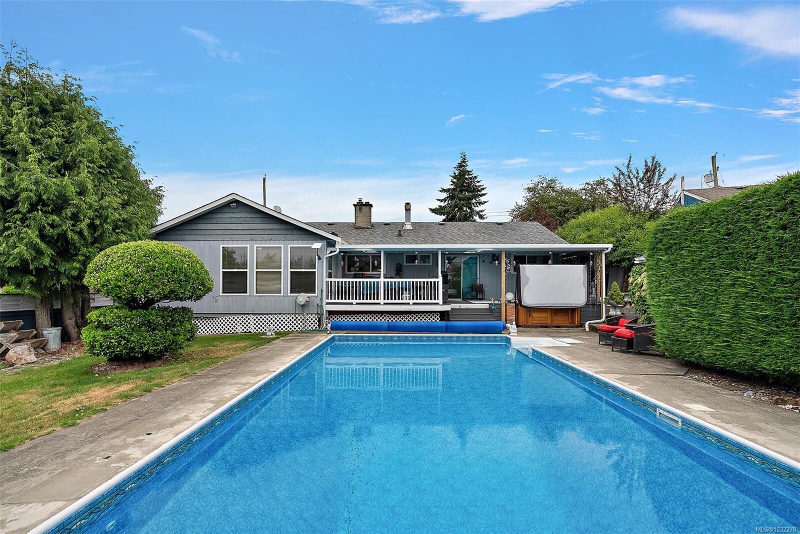 Property Photo: 1573 Charlotte St BC V0R 1R0