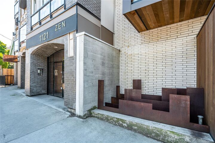 Property Photo:  1121 Fort St 203  BC V8V 3K9 