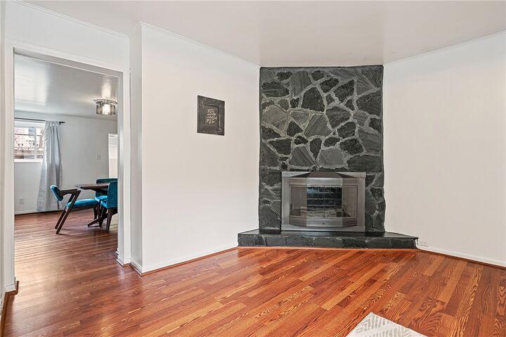 Property Photo:  1907 Fox Way  PA 15203 