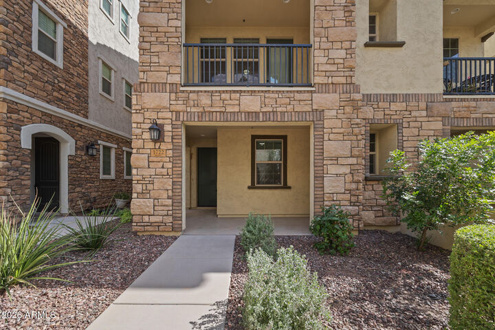 Property Photo: 1722 E Dogwood Lane AZ 85295