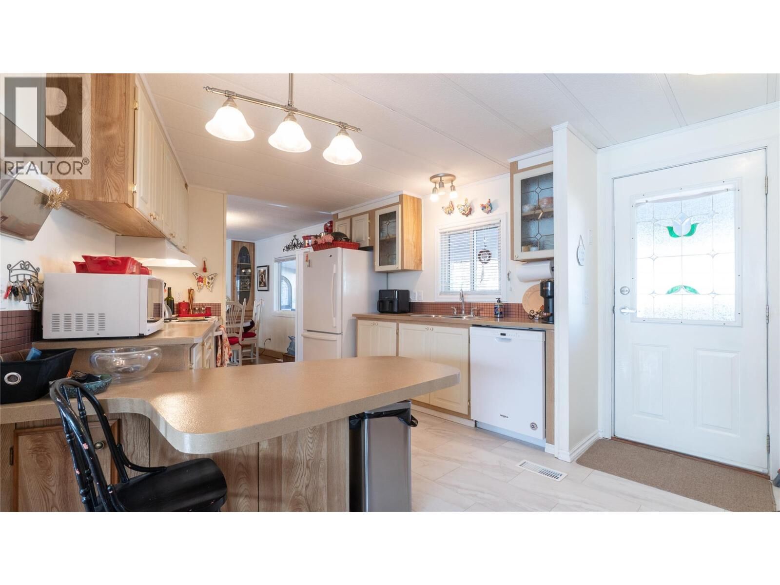 Property Photo:  1361 30 Street Southeast 16  BC V1E 2N4 