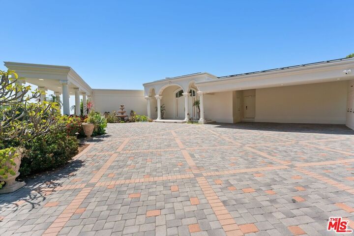 Property Photo:  1725 Loma Vista Dr  CA 90210 