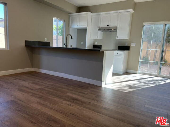 Property Photo:  334 Stepney St  CA 90302 