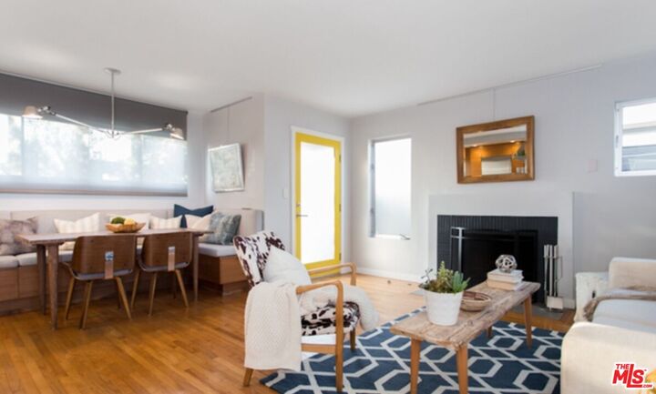 Property Photo:  1060 Nowita Pl  CA 90291 