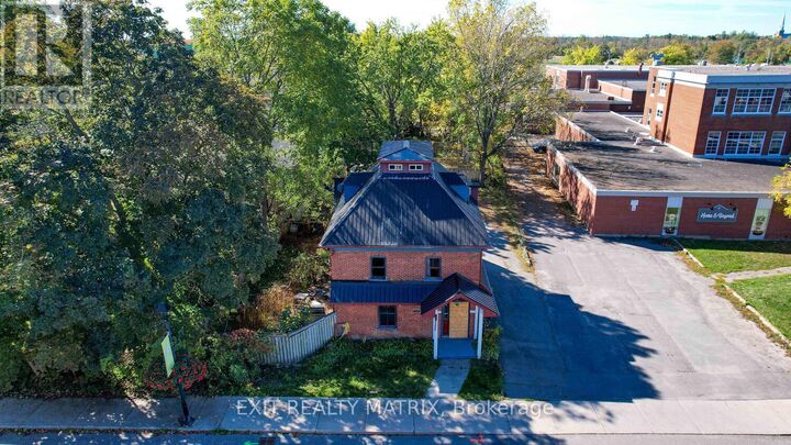 Property Photo:  310 Prescott St Street  ON P7A 7P6 