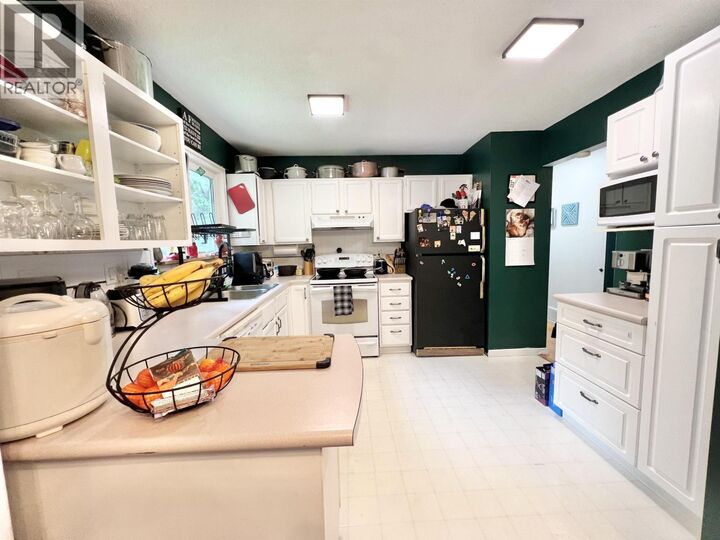 Property Photo: 576 Pillsbury Avenue BC V8J 3Z6