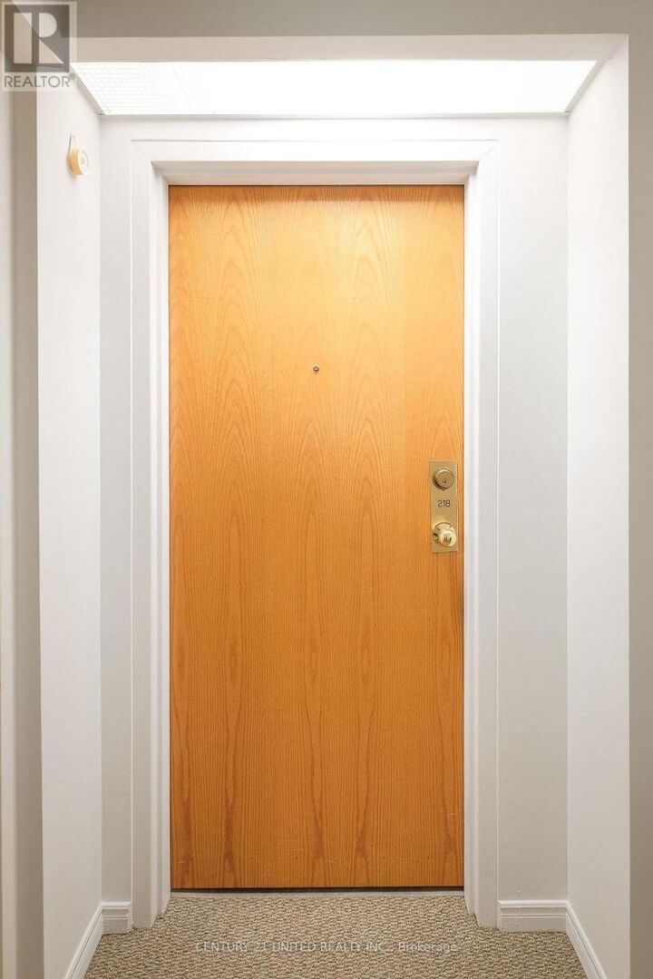 Photo de la propriété:  921 Armour Road 218  ON K9H 7K5 