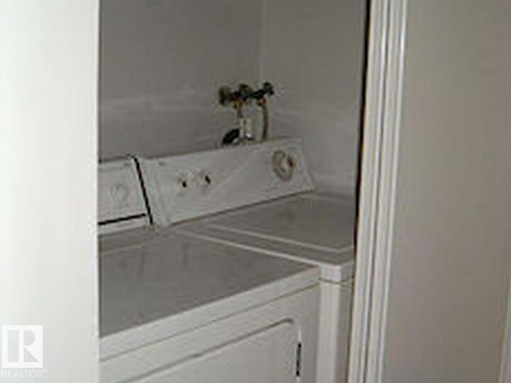 Photo de la propriété:  2703 79 Street NW 10  AB T8A 3K4 