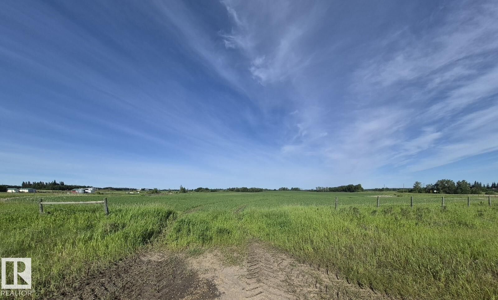 Property Photo:  RR 194 & Twp Rd 511  AB T0B 4J1 