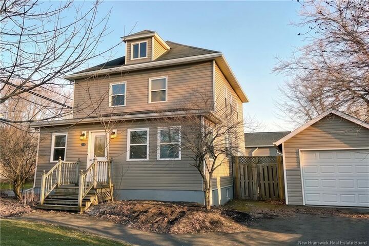 114 Pleasant Street — photo 1