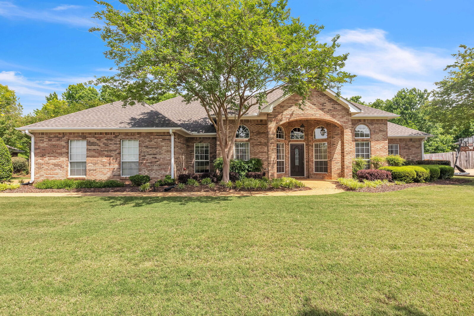 Property Photo: 117 Canna Avenue MS 39759