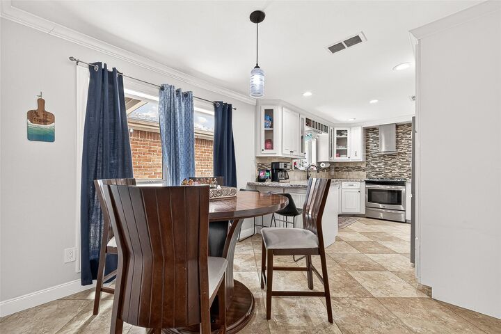 Property Photo:  7823 Winehill Lane  TX 77040 