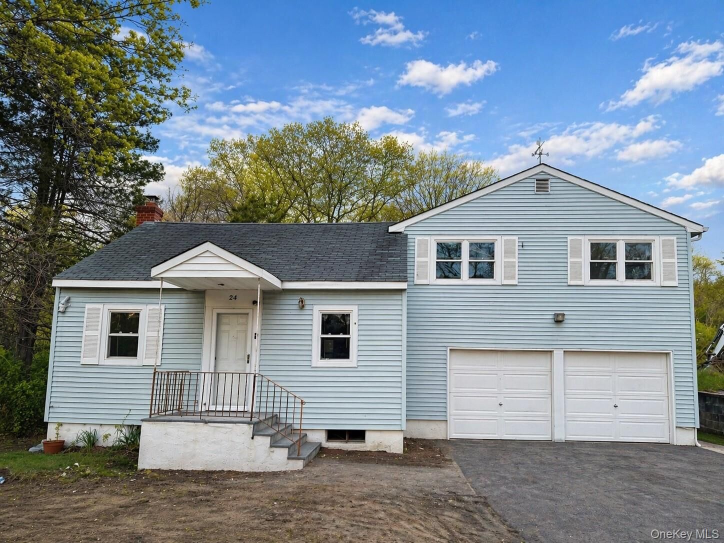 Property Photo:  24 Stratford Avenue  NY 11746 