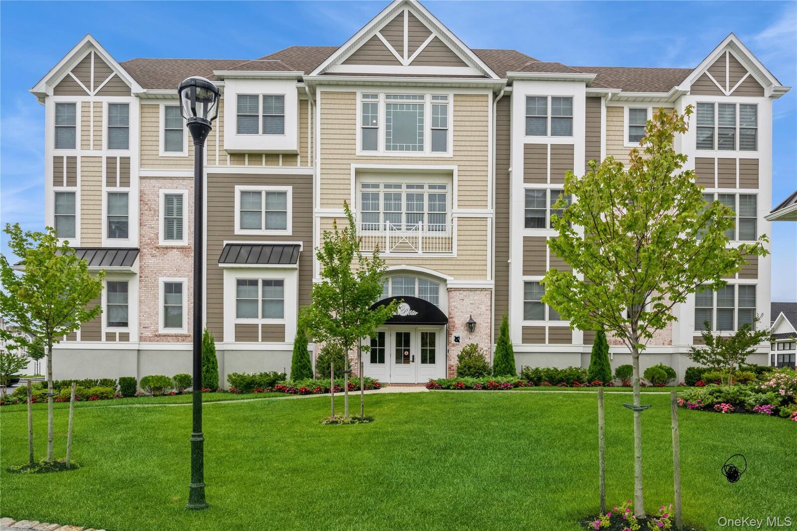 Property Photo:  21105 Aspenwood Drive 275  NY 11803 