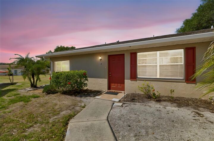 Property Photo: 1904 Canterbury Lane 5 FL 33573