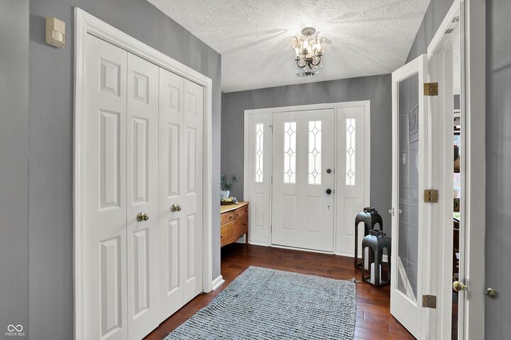 Property Photo:  825 Mulberry Street  IN 46077 