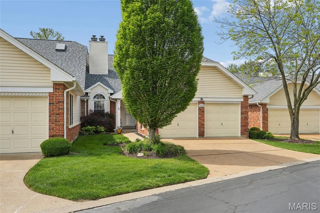 Property Photo:  7326 Westover Colonial Lane  MO 63119 