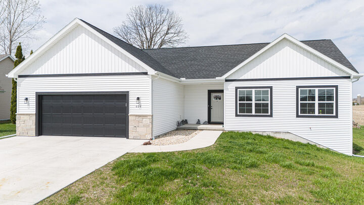 Property Photo:  608 Sycamore Pl  WI 53091 