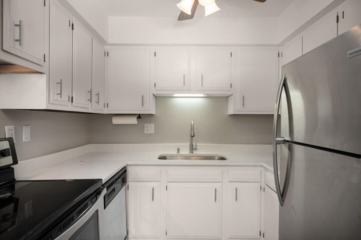 Property Photo: 3408 S Taylor Ave 4 WI 53207