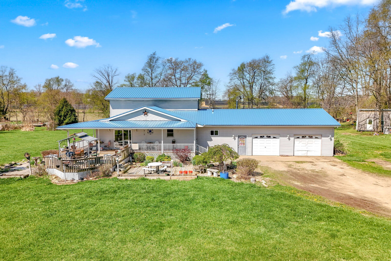 Property Photo:  320 Jonesville Road  MI 49250 