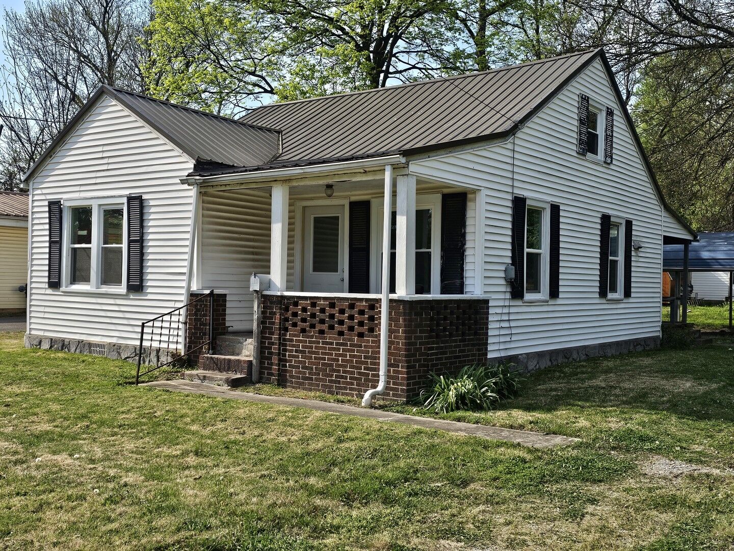 Property Photo:  415 E Johnson Street  IL 62837 