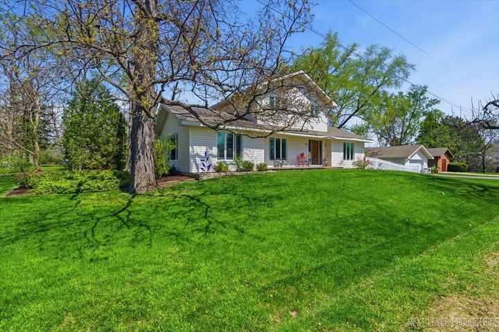 Property Photo:  27W300 Williams Street  IL 60190 