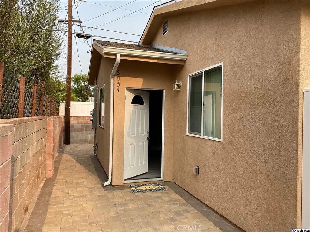 Property Photo:  6954 Jellico  CA 91406 