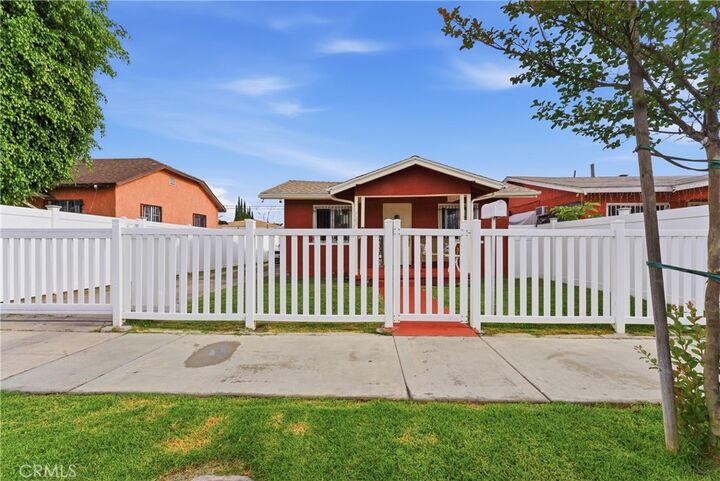 Property Photo:  723 E 110th  CA 90059 