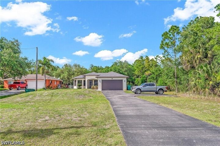 Property Photo: 2531 70th Avenue NE FL 34120
