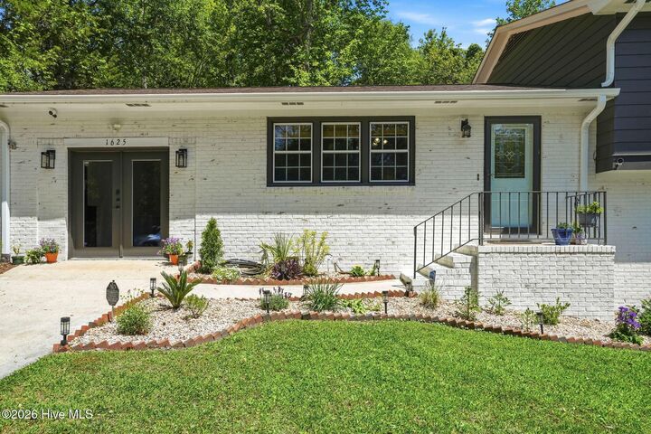 Property Photo:  1625 Scotts Hill Loop Road  NC 28411 