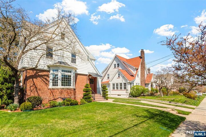 Property Photo:  146 Irving Place  NJ 07070 