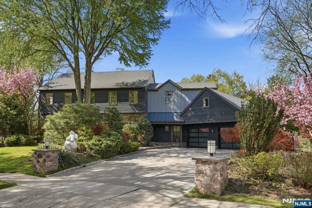 Property Photo:  38 Trautwein Crescent  NJ 07624 