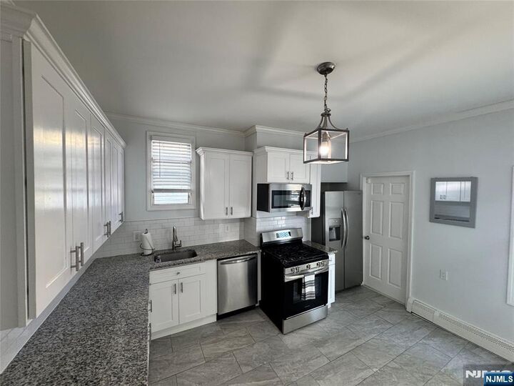 Property Photo:  24 Pamrapo Avenue 1  NJ 07305 