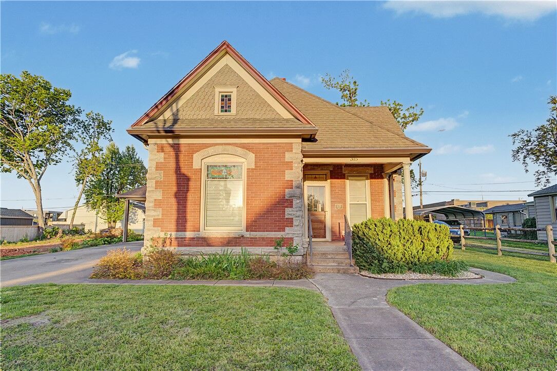 Property Photo:  315 3rd Street  AR 72756 