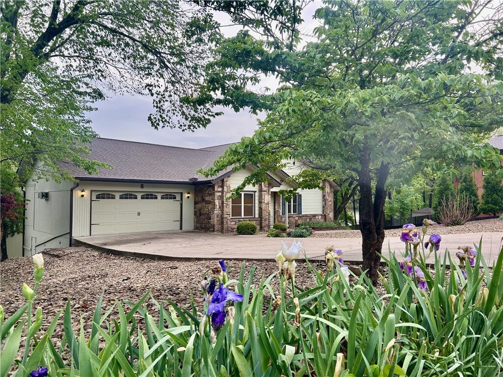 Property Photo:  8 Deerhurst Lane  AR 72714 