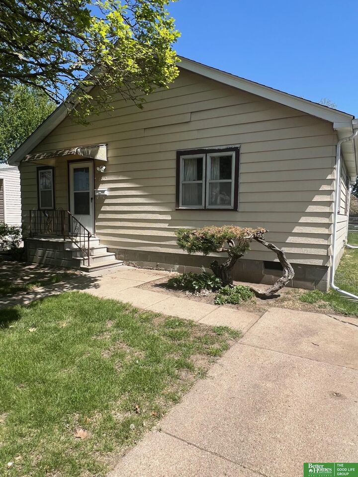 Property Photo:  2707 Calhoun Street  NE 68005-0000 