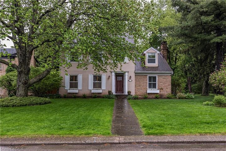 Property Photo:  134 Broad Leaf Crescent  ON L9G 3M5 