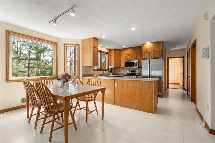 Property Photo:  6 Smythe Circle  MA 01864 