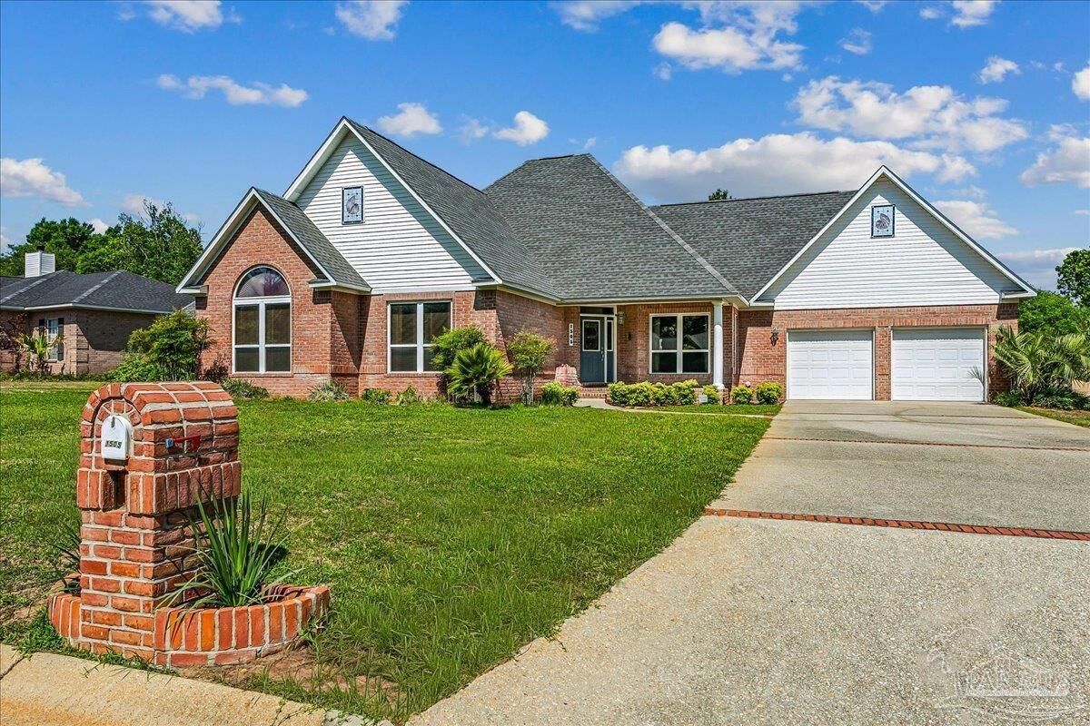 Property Photo:  1505 Kings Rd  FL 32533 